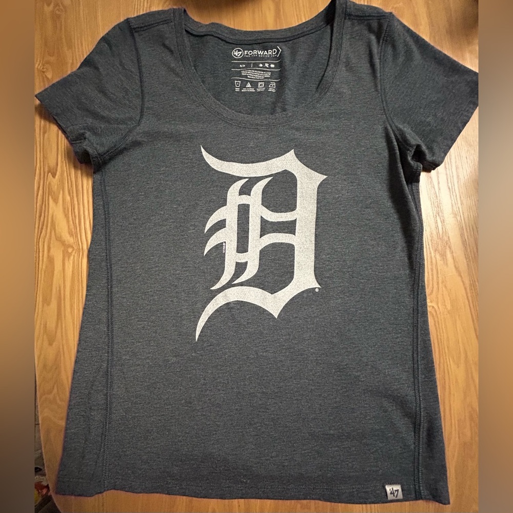 47 Forward Detroit Tigers Distressed Vintage Graphic Tee S